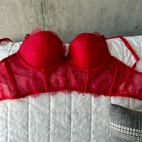 NWT Victoria’s Secret Red Lace Ribcage Bra - Picture 2 of 5